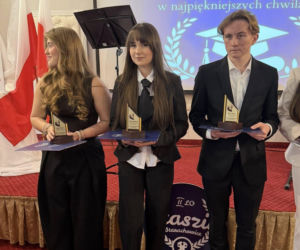 Zakończenie roku szkolnego maturzystów II LO w Starachowicach. Wyjątkowa uroczystość w obiektywie