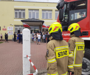 Dąbrówka Stany, gmina Skórzec: nowym wozem strażackim, po nowej drodze, do nowej szkoły