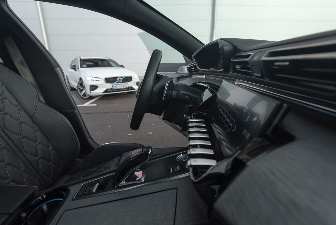 Volvo V60 T8 Twin Engine AWD R-Design AT8