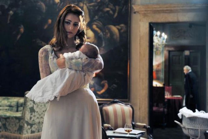 Dama w czarnym welonie. Clara (Miriam Leone)
