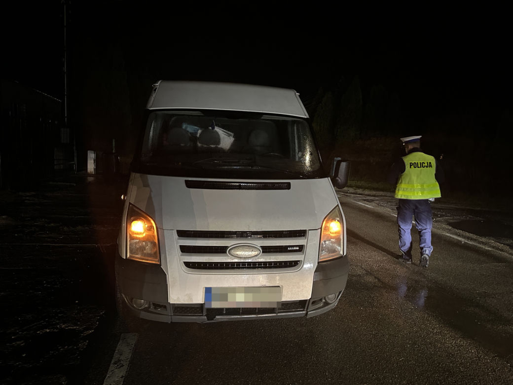Rżyska. 54-latek leżał na drodze. Przejechało po nim dostawcze auto