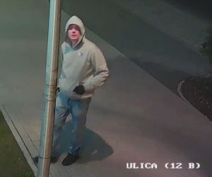 Rzucał kamieniami w okno i próbował włamać się do mieszkania. Kto rozpoznaje sprawcę?