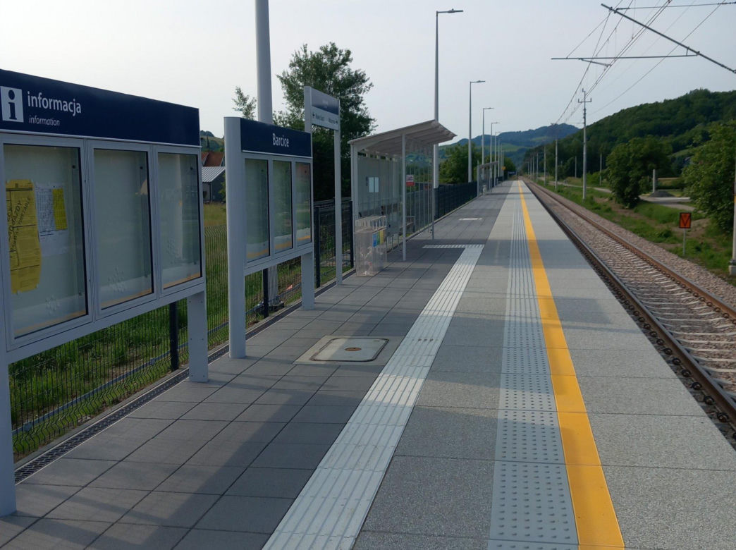 Nowe perony i infrastruktura kolejowa na "kryniczance" w Dolinie Popradu