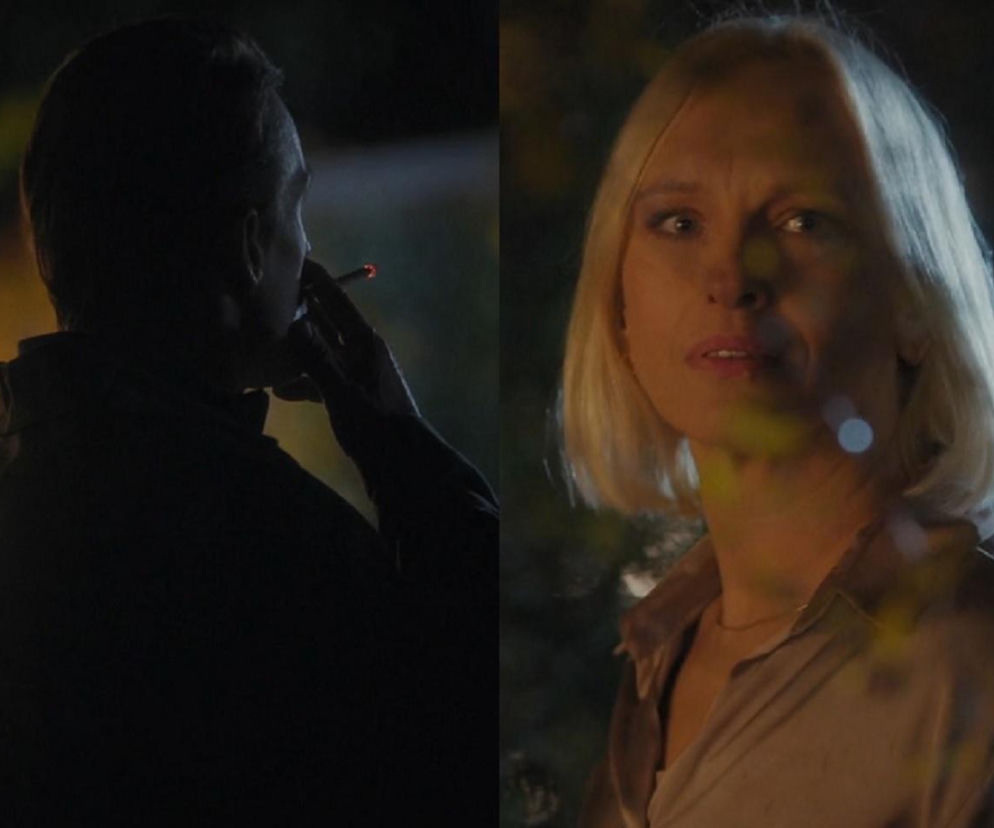 Marcin Sitek jako Bartek Zawadzki, ojczym Franka, w ciemności pali papierosa, a obok Iwona Rejzner jako Dorota z zaniepokojoną miną. Zdjęcie ilustruje niebezpieczną sytuację z M jak miłość, odcinek 1920, dostępną na Super Seriale.