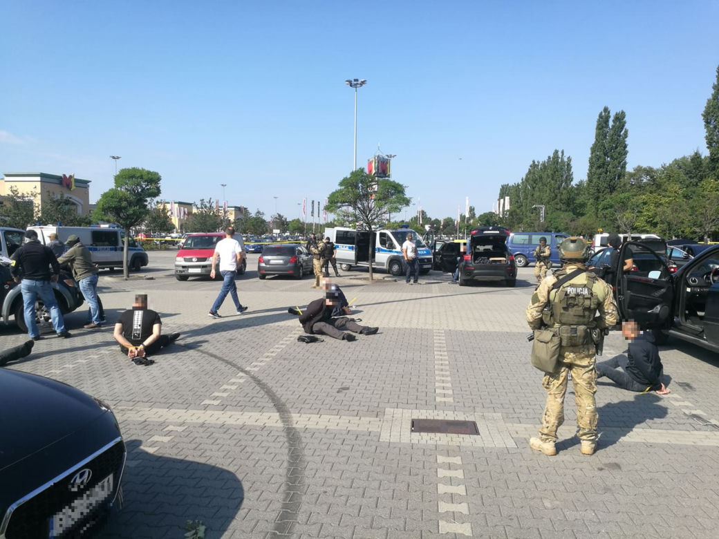 Wielka akcja policji i antyterrorystów na al. Pokoju w Krakowie