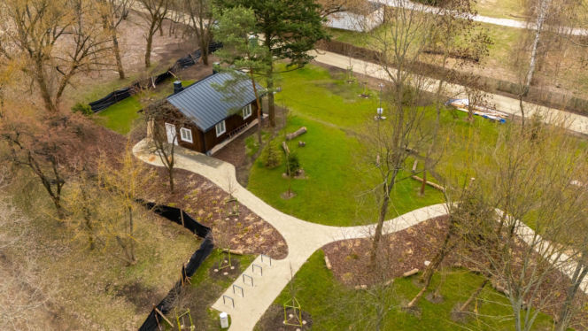 Domki fińskie na Polu Mokotowskim w Warszawie