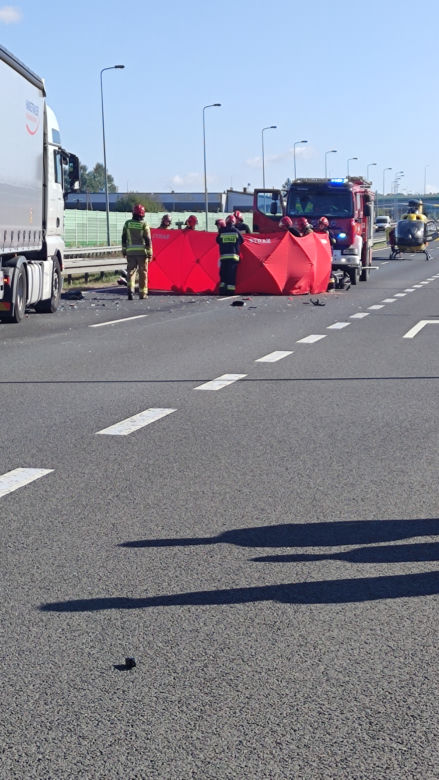 Śmiertelny wypadek na S8. Motocyklista wjechał prosto na tira