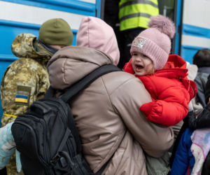 Wojna na Ukrainie. Tłumy uchodźców w Medyce i na dworcu we Lwowie