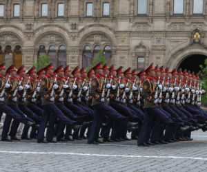 Sojusz za miliardy dolarów. Korea Północna liczy zyski z wojny, wysyłając broń i żołnierzy do Rosji