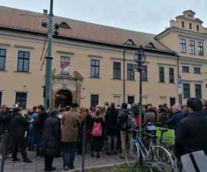 Protest przed krakowską kurią