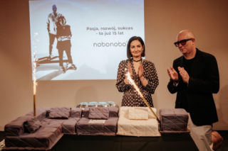 Nobonobo  i tort w kształcie sofy na 15. urodziny. Na pewno znacie ich kanapy. To firma z Bielska-Białej i polski brand mebli premium