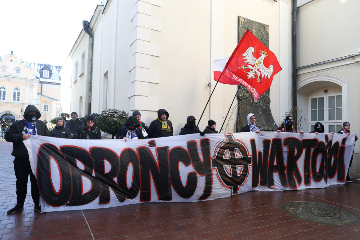 Prezydent na Jasnej Górze wśród kibiców. Podziękował za obronę  hasła „Bóg, Honor, Ojczyzna”