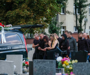 Ukochany wrzucił Basi pierścionek zaręczynowy do grobu