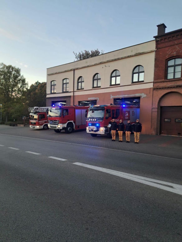 Strażackie syreny zawyły dla poległych kolegów. Żegna ich cała Polska