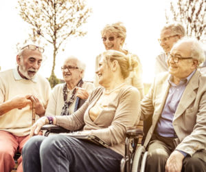 Darmowe audiobooki dla seniorów. Jak słuchać książek bez męczenia oczu?