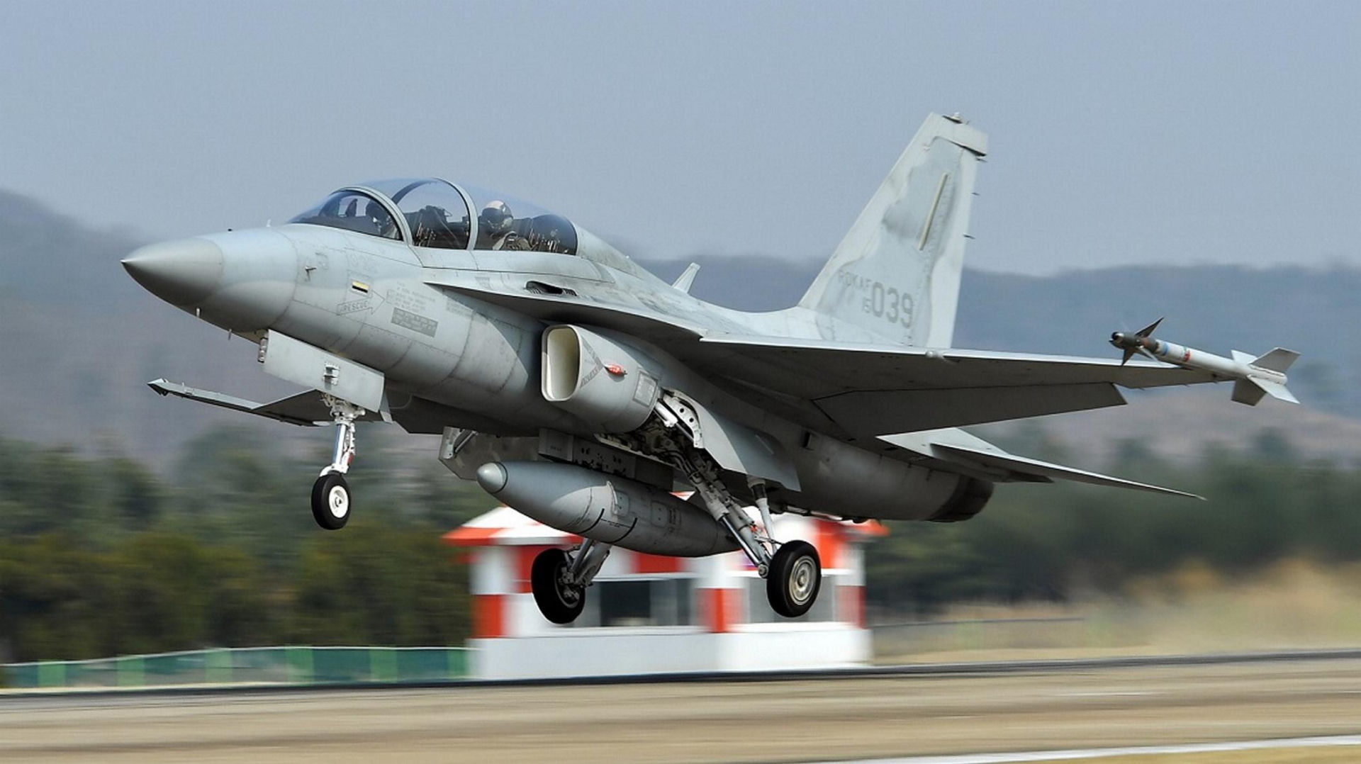 FA-50 i pociski Taurus