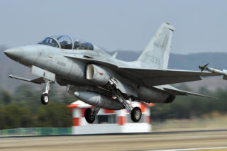 FA-50 i pociski Taurus