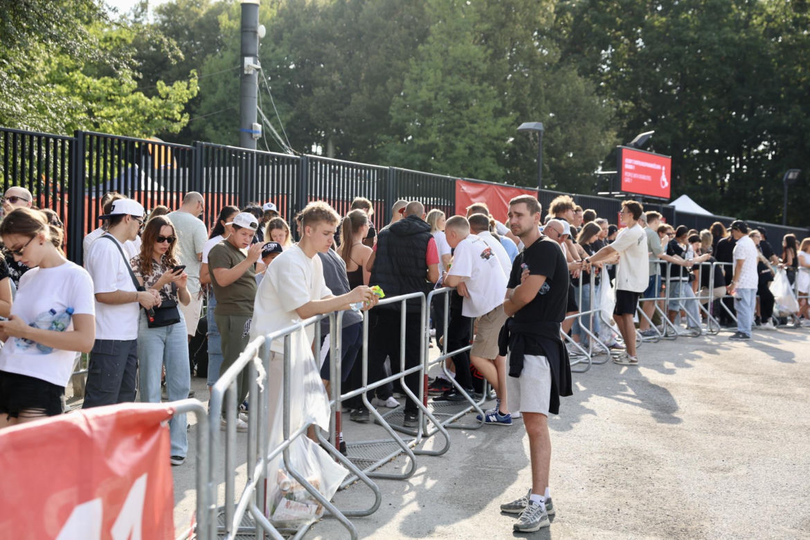 50 Cent w Warszawie. Tłumy przed Stadionem Narodowym 