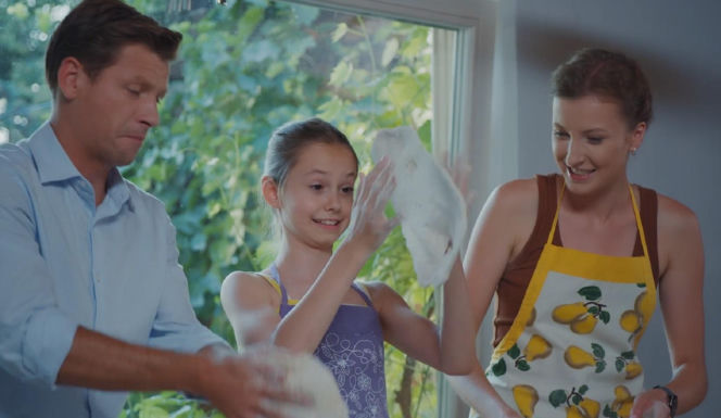 M jak miłość odc. 1902. Hania (Wiktoria Basik), Natalka (Dominika Suchecka), Adam Karski (Patryk Szwichtenberg)