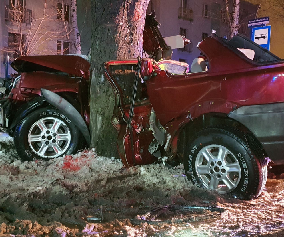 Tragiczny wypadek w Sosnowcu. Zginął młody mężczyzna, a pasażerka w ciężkim stanie trafiła do szpitala