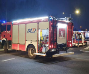 Zderzenie auta osobowego z karetką w Ostrowcu. Cztery osoby są poszkodowane