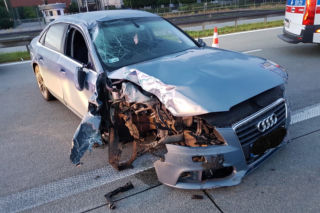 Wypadek na S8 w Julianowie. SKASOWAŁ AUDI na prostej drodze. 24-latek miał ZAKAZ prowadzenia pojazdów [ZDJĘCIA]