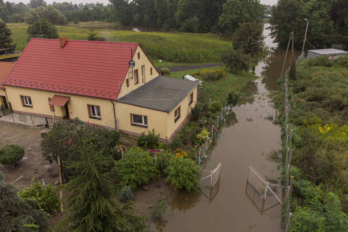 Czarna Woda zalewa Gniechowice