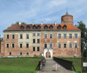 To najpiękniejsze uzdrowisko w woj. łódzkim. Turyści zachwycają się unikatowym zamkiem