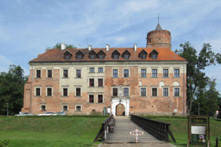 To najpiękniejsze uzdrowisko w woj. łódzkim. Turyści zachwycają się unikatowym zamkiem