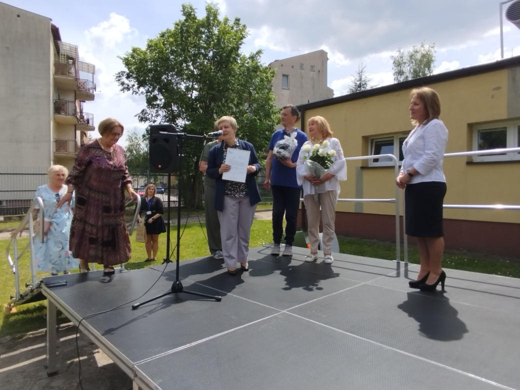 Przez lata ŚDS w Siedlcach działał w dwóch lokalizacjach, teraz już oficjalnie funkcjonuje w jednym miejscu, w budynkach dostosowanych do potrzeb osób z niepełnosprawnościami. 