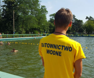 Na basenie dokrytym w Lesznie tłumy