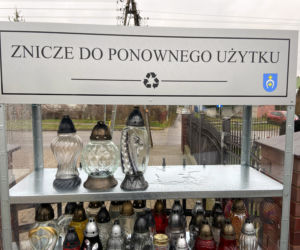 Cmentarz w Łapach (woj. podlaskie). Znicze do ponownego użytku
