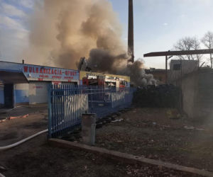 Pożar składowiska opon w Lubaniu