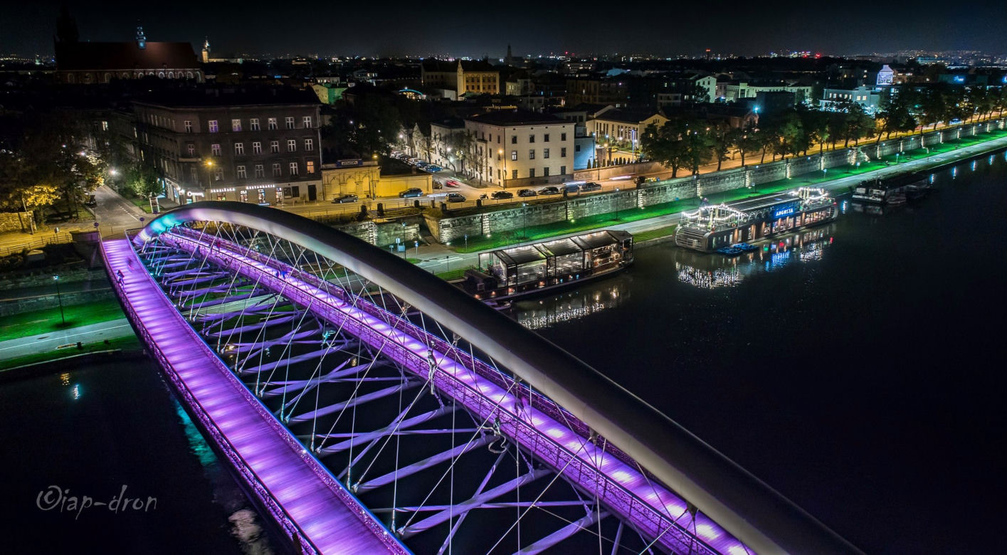 Kraków niczym Las Vegas. Takich zdjęć nocnego miasta jeszcze nie widziałeś!