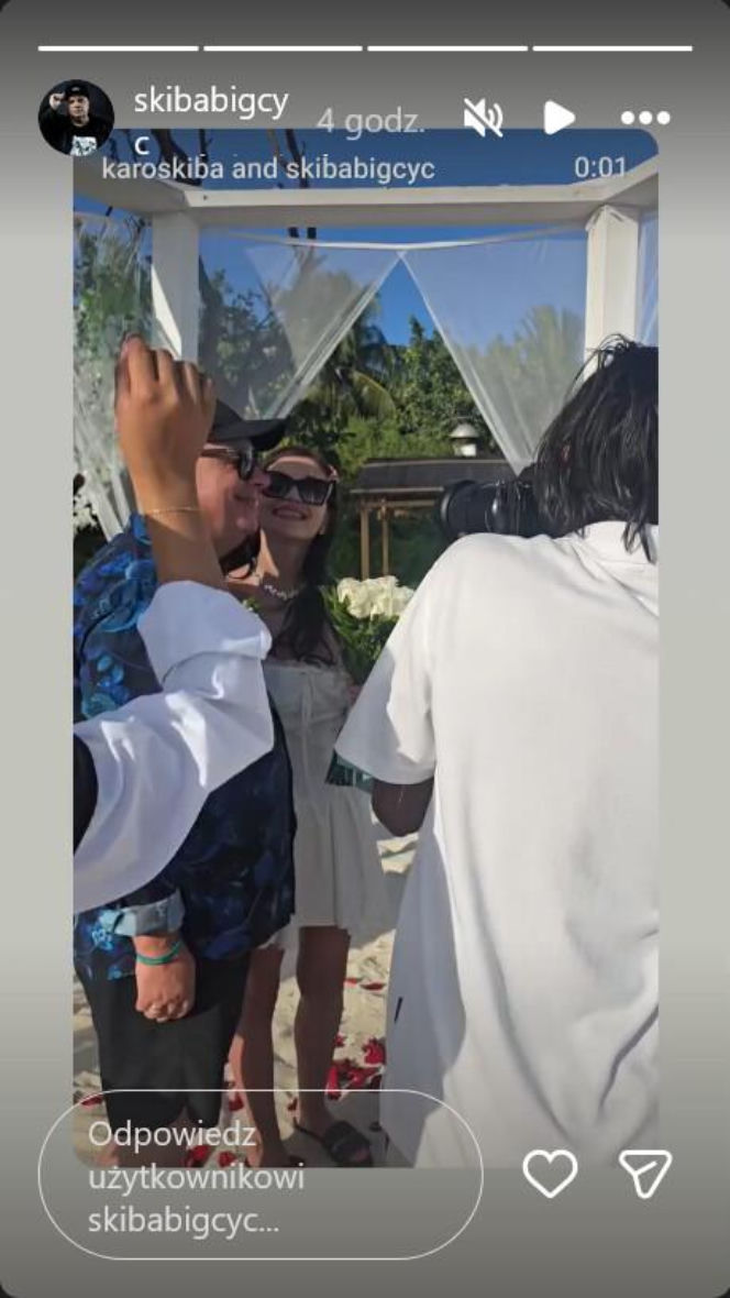 Skiba powiedział TAK na Malediwach! Ślub na plaży i noc poślubna jak z bajki