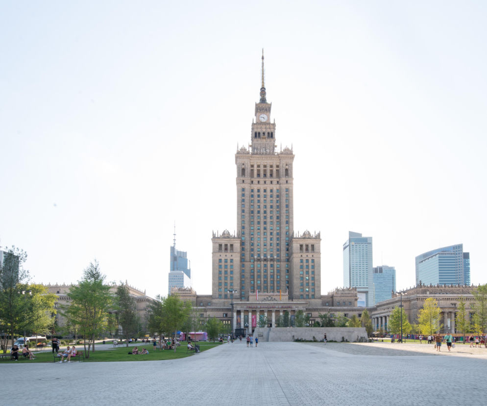 Brytyjczycy zachwyceni polską atrakcją. Znajduje się przed Pałacem Kultury i Nauki
