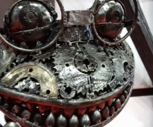To jedyna taka wystawa na świecie! W Muzeum Inżynierii Miejskiej zobaczycie galerię figur... ze złomu [AUDIO, ZDJĘCIA]