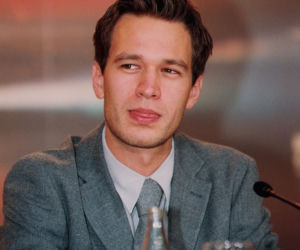 Michał Żebrowski od lat wciela się w Falkowicza w Na dobre i na złe. Już na początku kariery aktorskiej był bożyszczem kobiet [GALERIA]