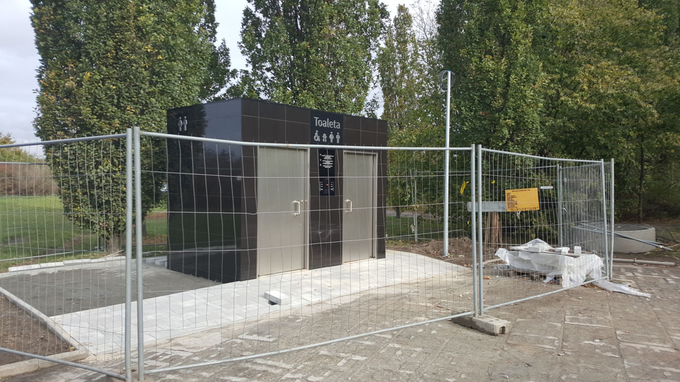 Nowoczesne toalety we wrocławskich parkach. Po 20 minutach włączy się w nich alarm