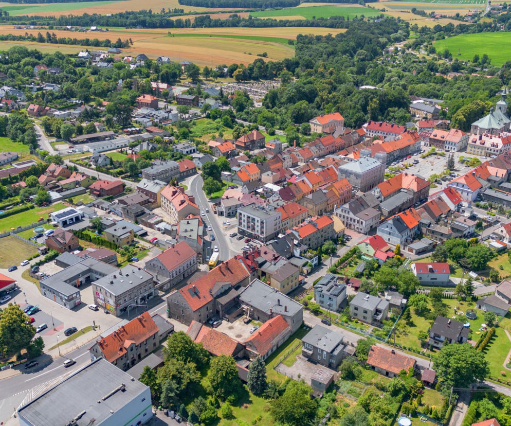 To jedno z najpiękniejszych śląskich miast. Jego ozdobą jest nie tylko rynek, ale też gotycki zamek