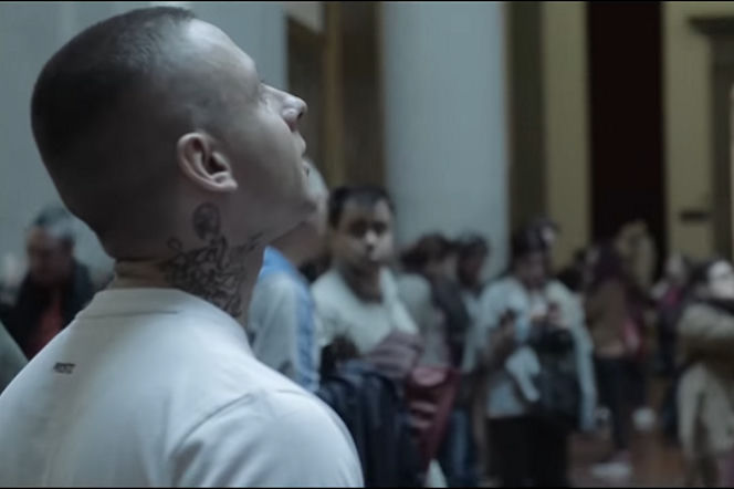 Kaen bez maski w zwiastunie filmu Druga Strona 