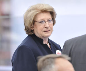 Była pierwszą kobietą na stanowisku premiera III RP. Już po roku złożyła dymisję