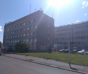 Pchnęła nożem męża