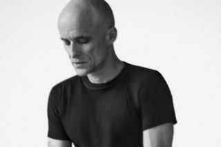 Artur Rojek prezentuje najnowszy singiel „Mirafiori”. o kolejna zapowiedź nadchodzącej płyty