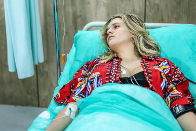 "Szpital św. Anny", odcinek 87: Strzelanina przed szpitalem! Postrzelona pielęgniarka walczy o życie