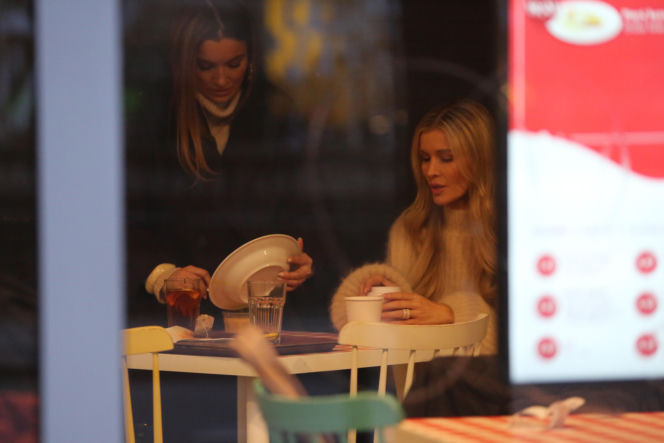 Joanna Krupa z siostrą Martą. Zjadły w mlecznym i poszły po patelnię