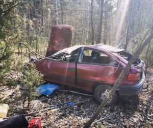 Płońsk. Kompletnie pijany wiózł dziecko i spowodował wypadek! Zabrała ich karetka! [ZDJĘCIA]