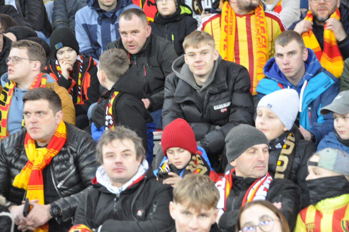 Korona Kielce - Legia Warszawa. Zdjęcia kibiców na Suzuki Arenie