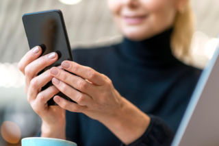 Publiczne Wi-Fi a bezpieczeństwo konta w banku. Sprawdź, co warto zmienić w ustawieniach telefonu