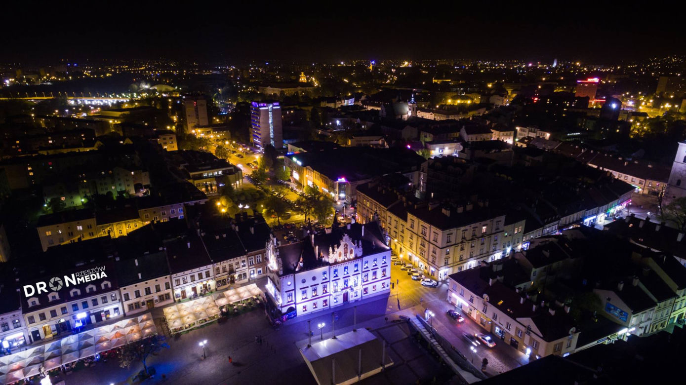 Rzeszów z drona nocą